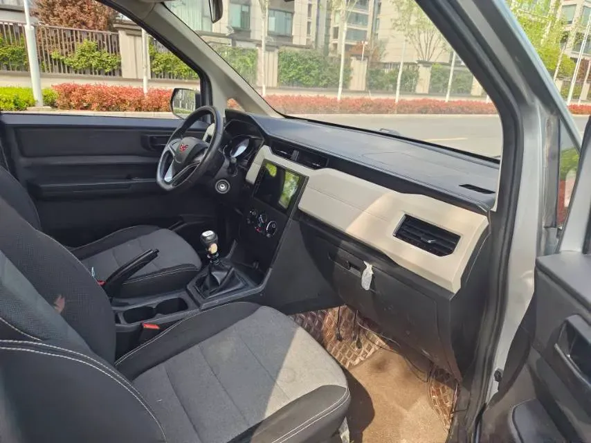 2021 WuLing ZhengChen 1.5T 147HP L4 6MT,autocango,china used car exporter,china ev exporter,chinese used car exporter,chinese used ev exporter