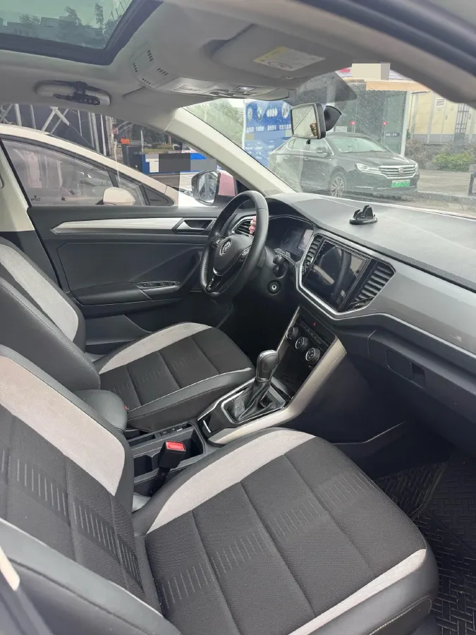 2020 Volkswagen T-Roc 1.4T 131HP L4 7DCT,autocango,china used car exporter,china ev exporter,chinese used car exporter,chinese used ev exporter