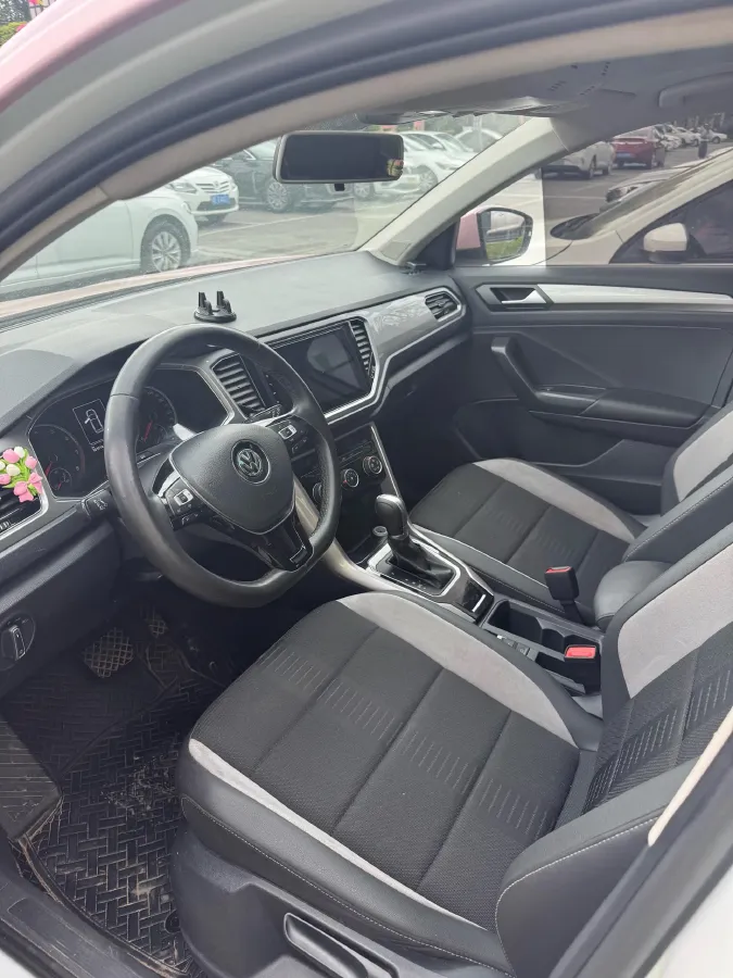 2020 Volkswagen T-Roc 1.4T 131HP L4 7DCT,autocango,china used car exporter,china ev exporter,chinese used car exporter,chinese used ev exporter