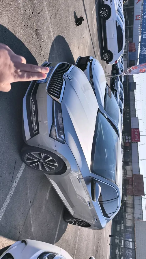 2022 Skoda Superb 1.4T 150HP L4 7DCT,autocango,china used car exporter,china ev exporter,chinese used car exporter,chinese used ev exporter