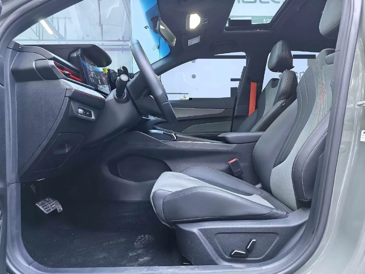 2022 Geely Binray 1.5T 181HP L4 7DCT,autocango,china used car exporter,china ev exporter,chinese used car exporter,chinese used ev exporter