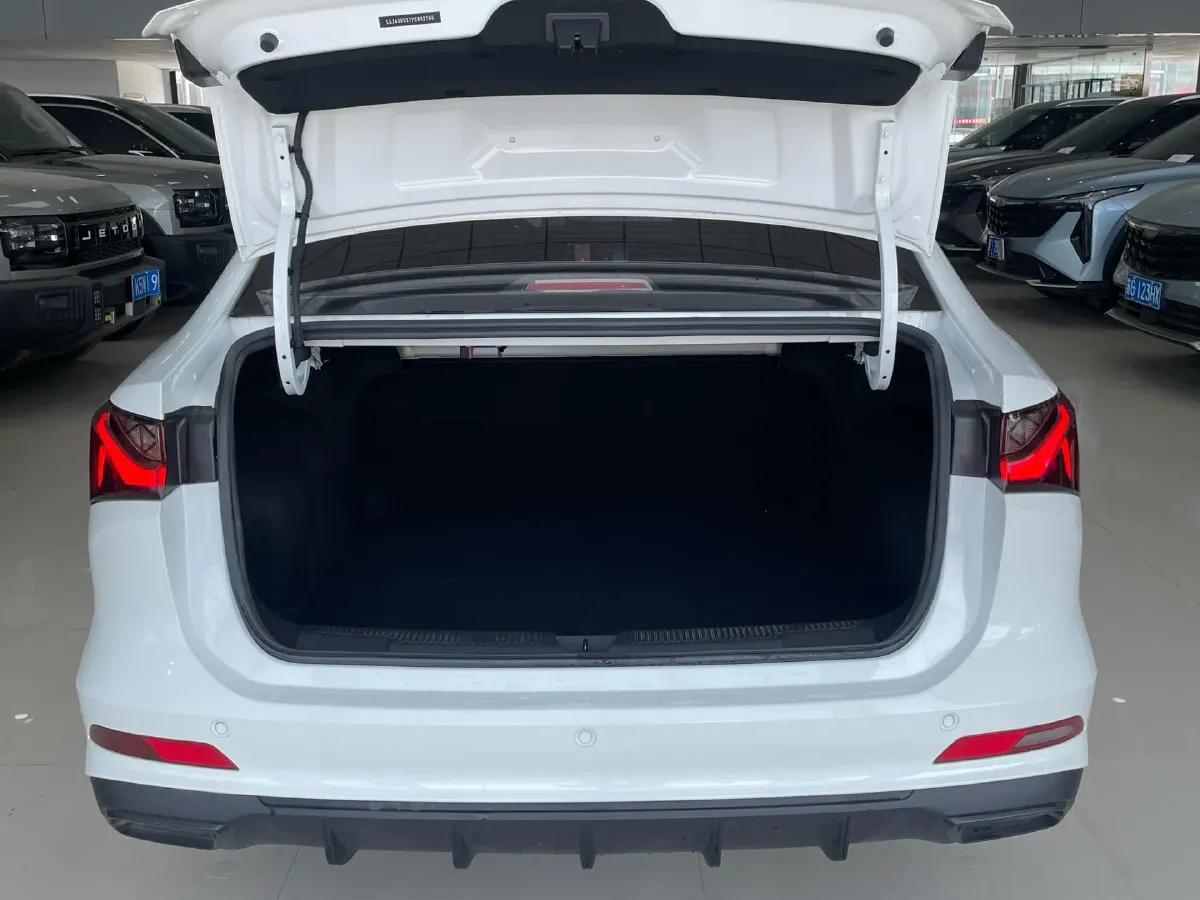 2023 Roewe i5 1.5L 129HP L4 5MT,autocango,china used car exporter,china ev exporter,chinese used car exporter,chinese used ev exporter