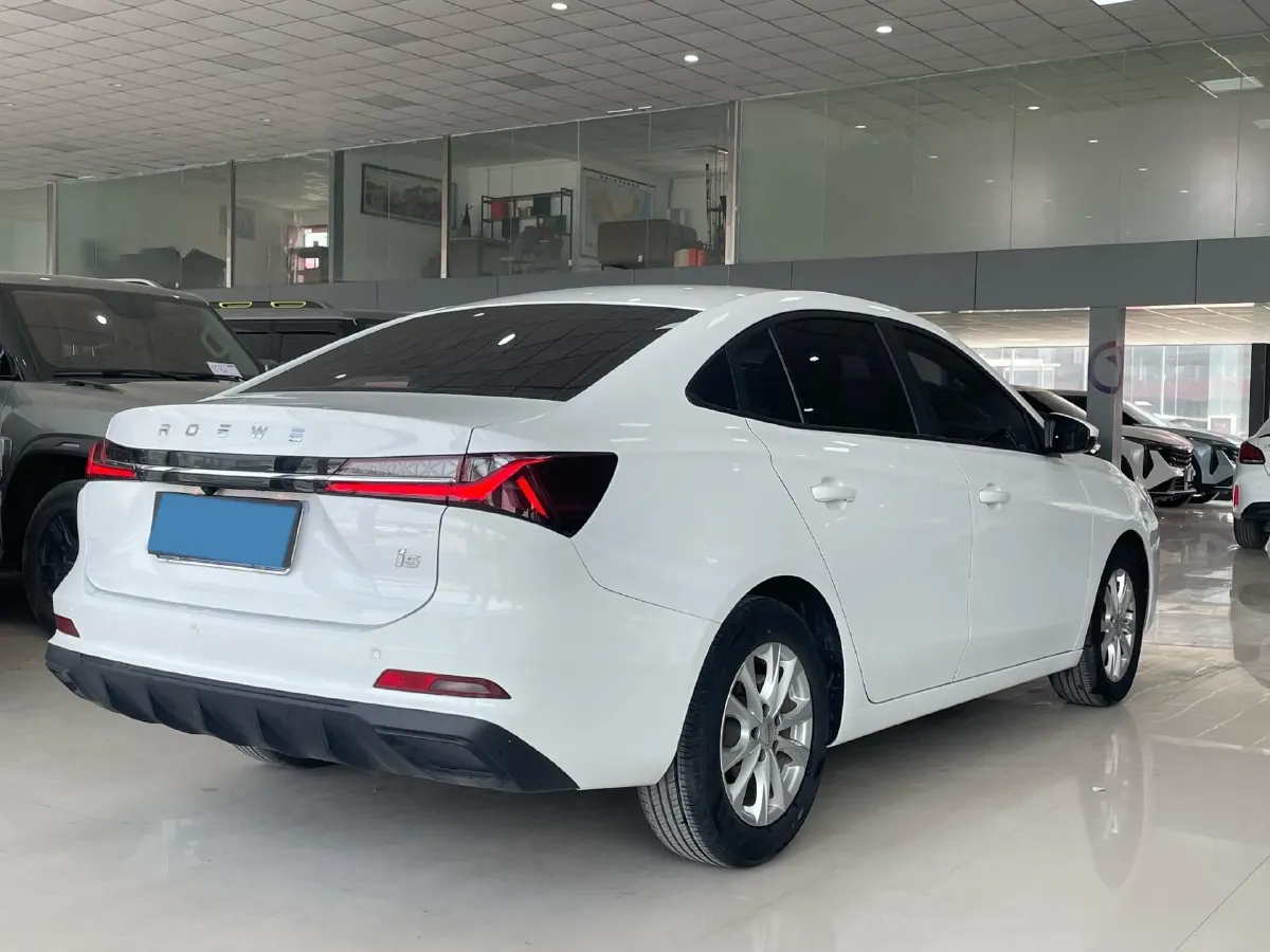 2023 Roewe i5 1.5L 129HP L4 5MT,autocango,china used car exporter,china ev exporter,chinese used car exporter,chinese used ev exporter