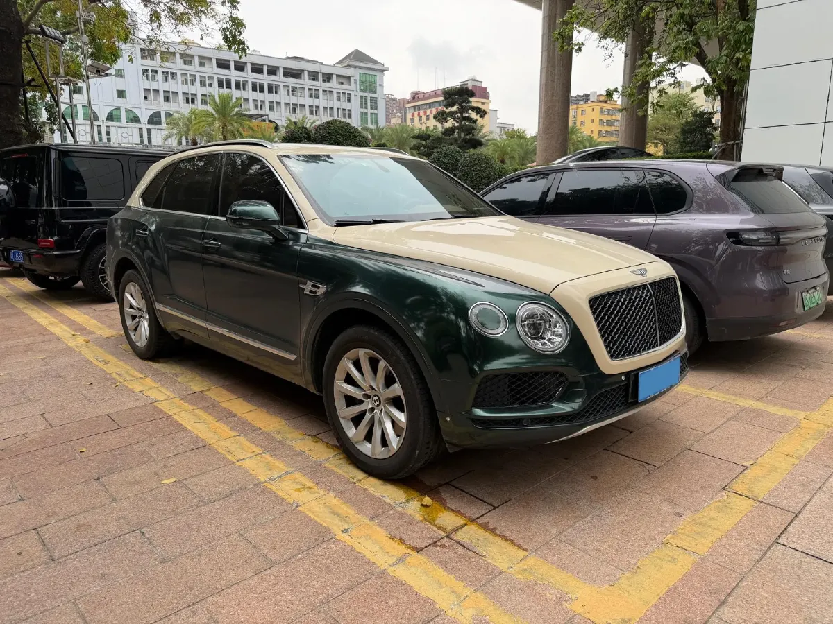 2017 Bentley Bentayga 6.0T 608HP W12 8AT,autocango,china used car exporter,china ev exporter,chinese used car exporter,chinese used ev exporter