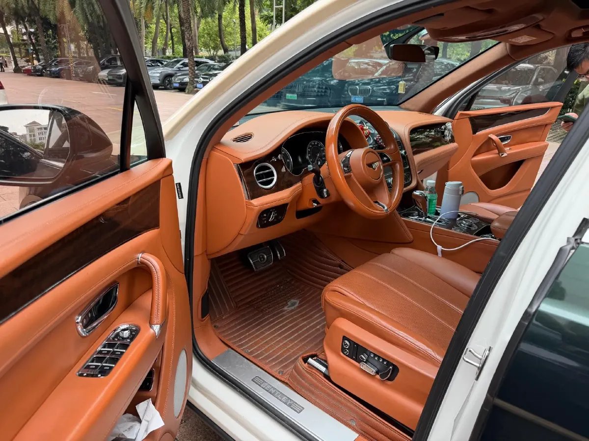 2017 Bentley Bentayga 6.0T 608HP W12 8AT,autocango,china used car exporter,china ev exporter,chinese used car exporter,chinese used ev exporter