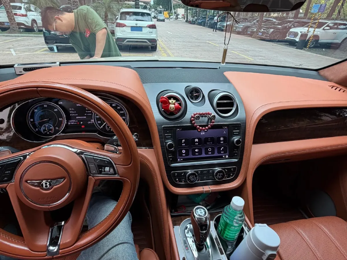 2017 Bentley Bentayga 6.0T 608HP W12 8AT,autocango,china used car exporter,china ev exporter,chinese used car exporter,chinese used ev exporter