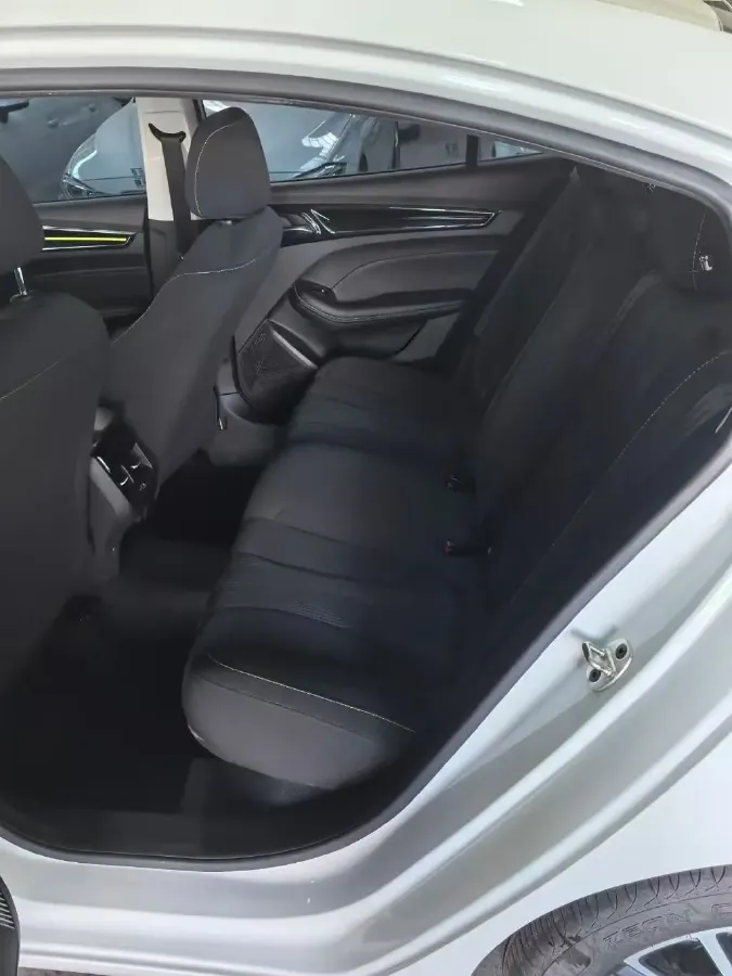 2021 Roewe i5 1.5L 120HP L4 CVT,autocango,china used car exporter,china ev exporter,chinese used car exporter,chinese used ev exporter