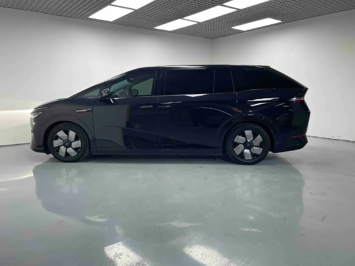 2024 Xpeng X9 BEV 101.5KWH,autocango,china used car exporter,china ev exporter,chinese used car exporter,chinese used ev exporter