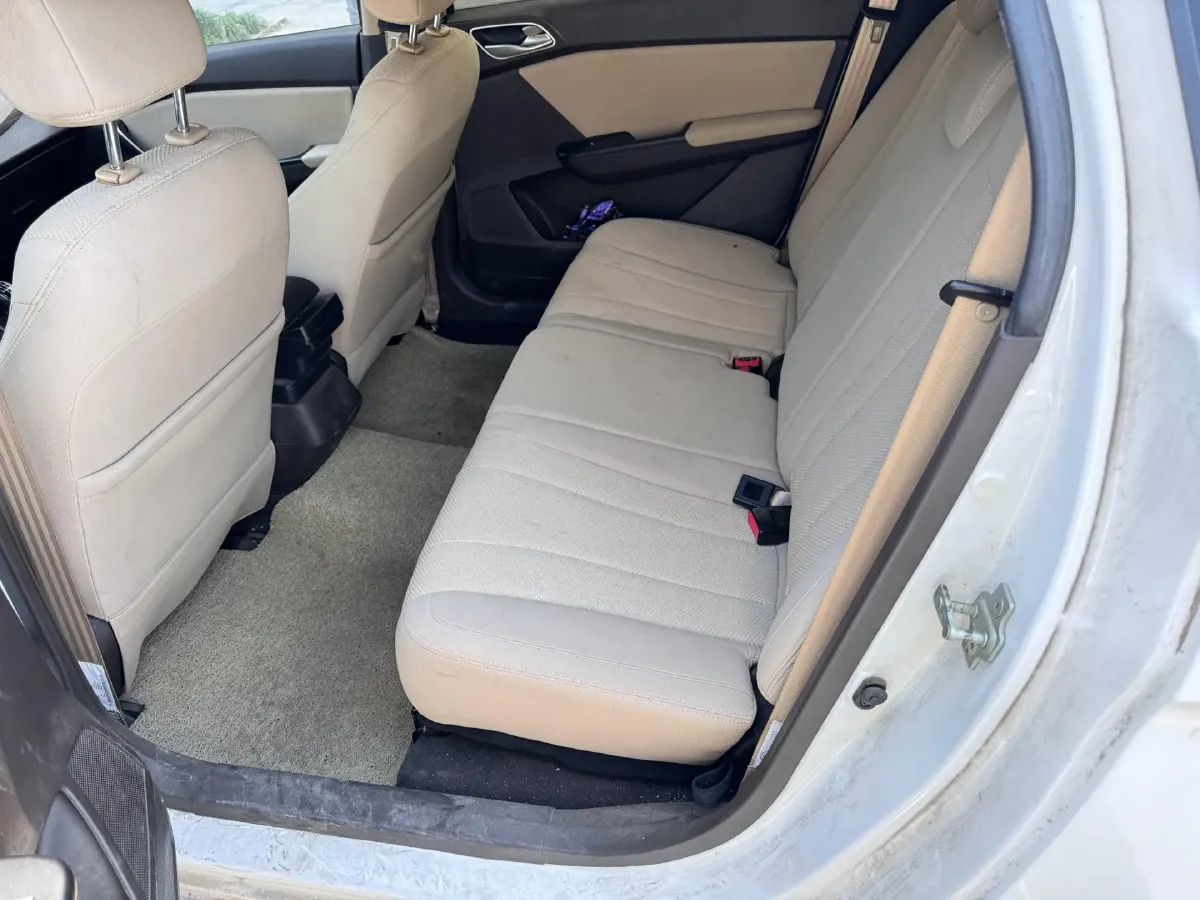 2017 BaoJun 310 1.5L 112HP L4 6MT,autocango,china used car exporter,china ev exporter,chinese used car exporter,chinese used ev exporter