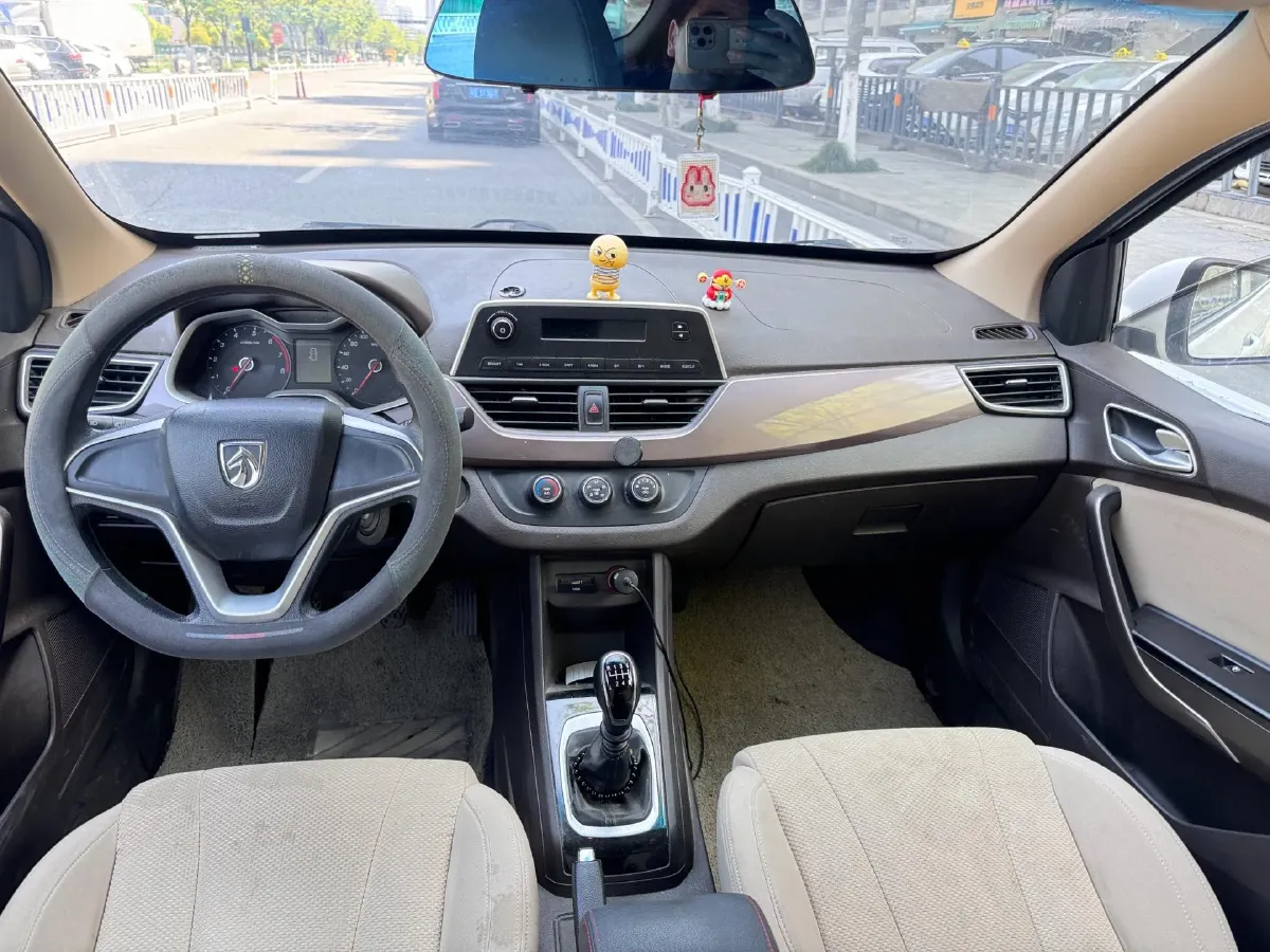 2017 BaoJun 310 1.5L 112HP L4 6MT,autocango,china used car exporter,china ev exporter,chinese used car exporter,chinese used ev exporter