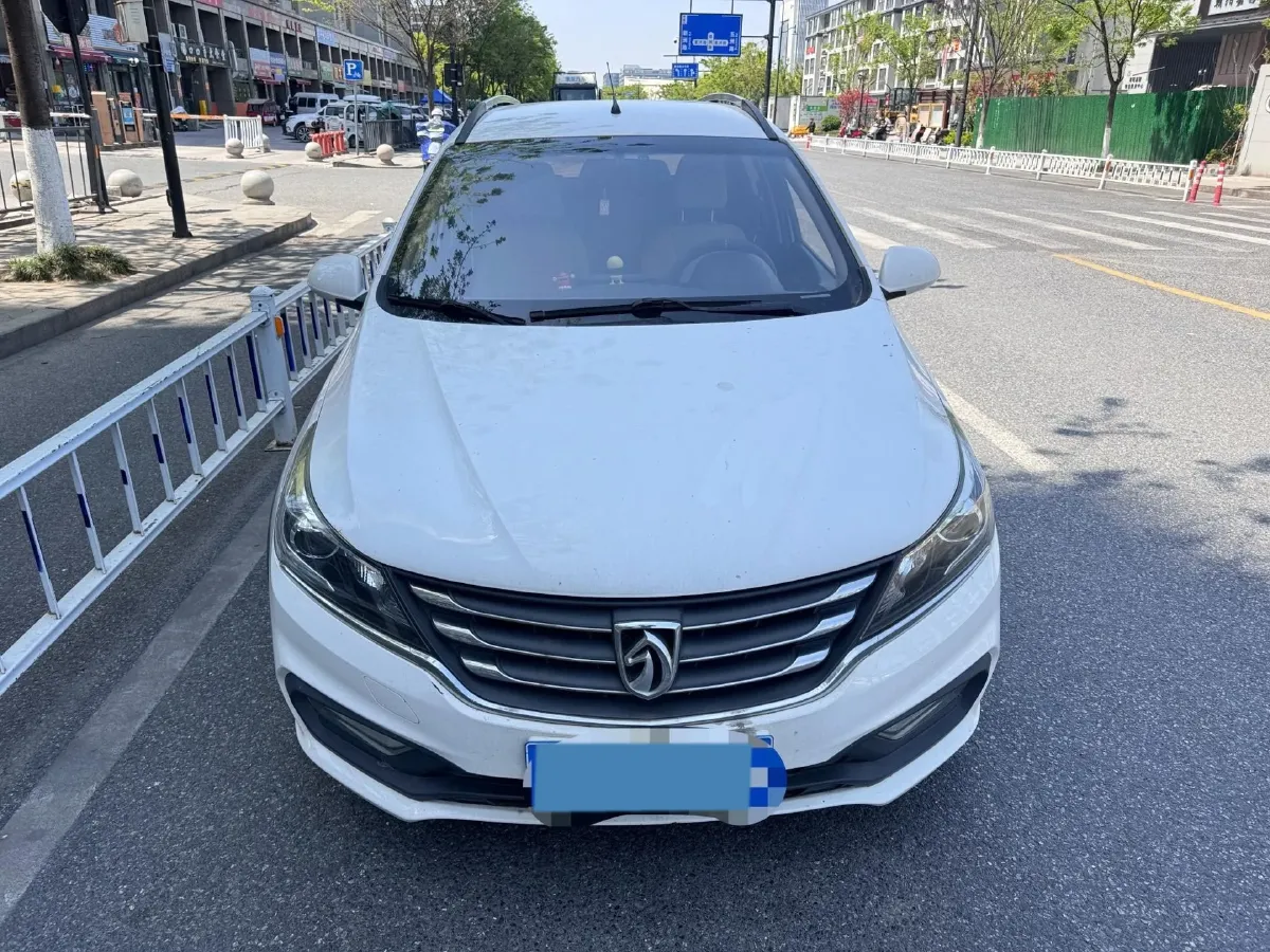2017 BaoJun 310 1.5L 112HP L4 6MT,autocango,china used car exporter,china ev exporter,chinese used car exporter,chinese used ev exporter