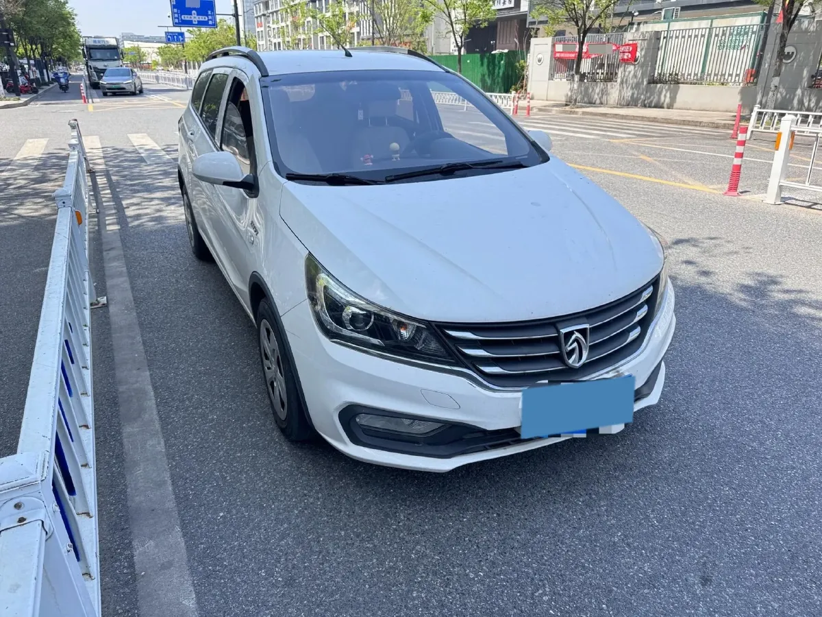 2017 BaoJun 310 1.5L 112HP L4 6MT,autocango,china used car exporter,china ev exporter,chinese used car exporter,chinese used ev exporter
