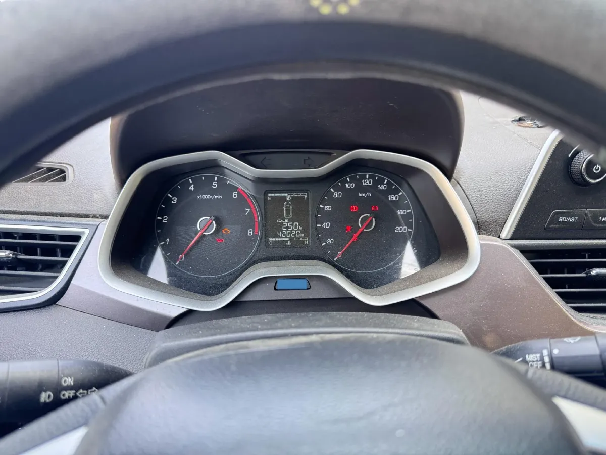 2017 BaoJun 310 1.5L 112HP L4 6MT,autocango,china used car exporter,china ev exporter,chinese used car exporter,chinese used ev exporter