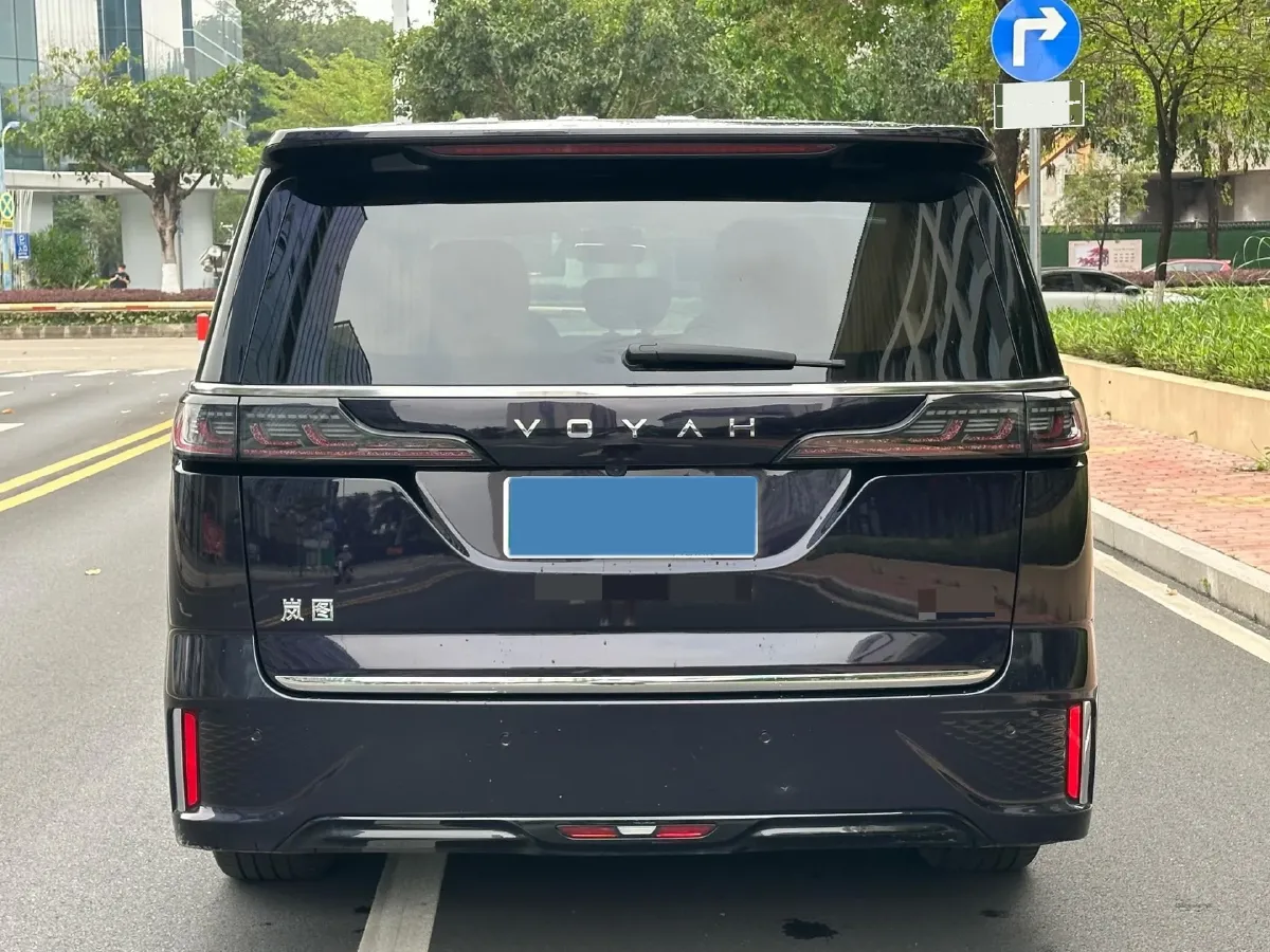 2022 Voyah Dream 1.5T 136HP L4 PHEV 25.57KWH,autocango,china used car exporter,china ev exporter,chinese used car exporter,chinese used ev exporter