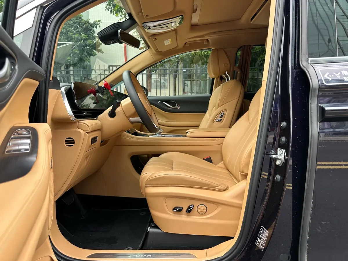 2022 Voyah Dream 1.5T 136HP L4 PHEV 25.57KWH,autocango,china used car exporter,china ev exporter,chinese used car exporter,chinese used ev exporter