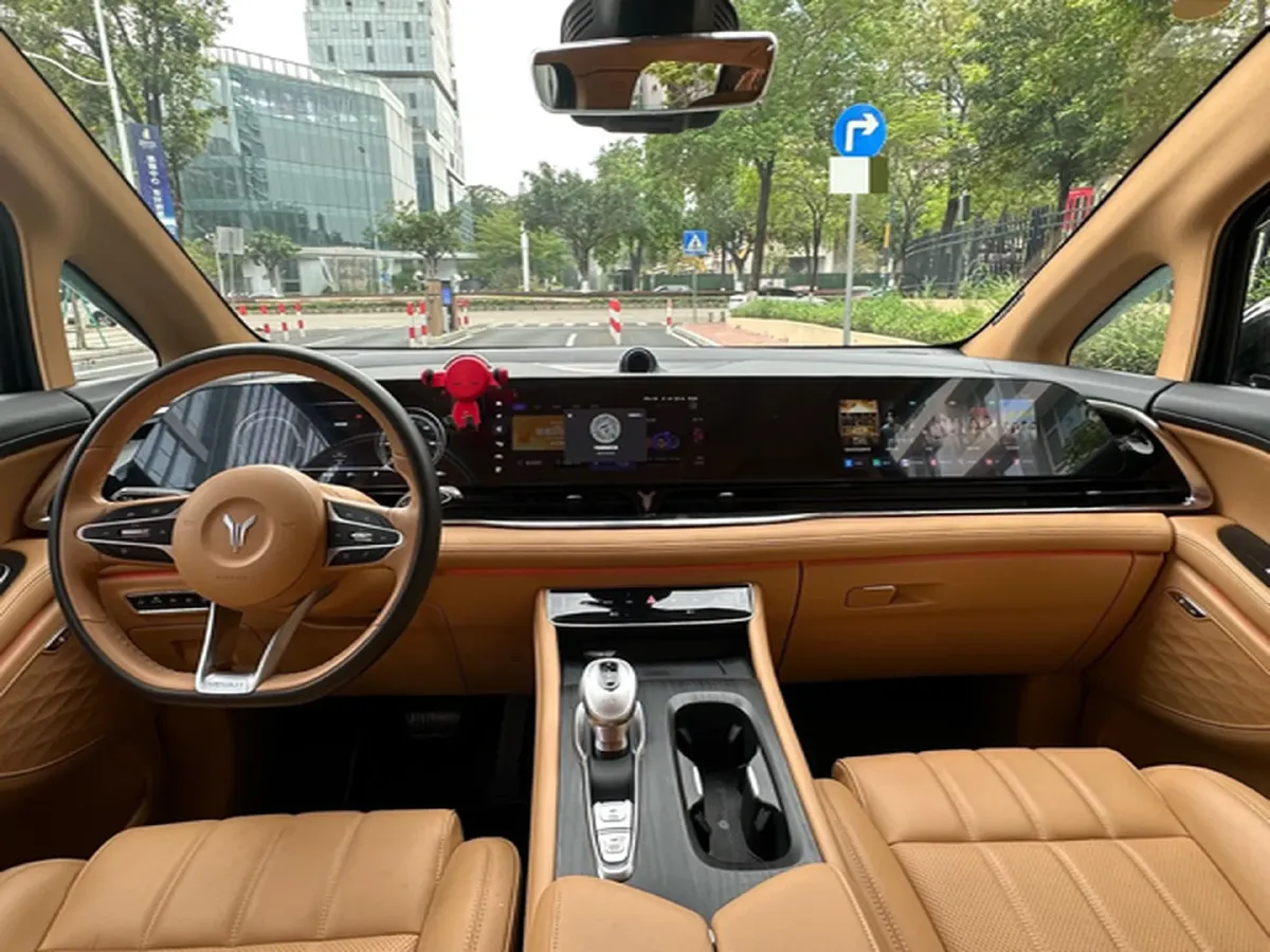 2022 Voyah Dream 1.5T 136HP L4 PHEV 25.57KWH,autocango,china used car exporter,china ev exporter,chinese used car exporter,chinese used ev exporter