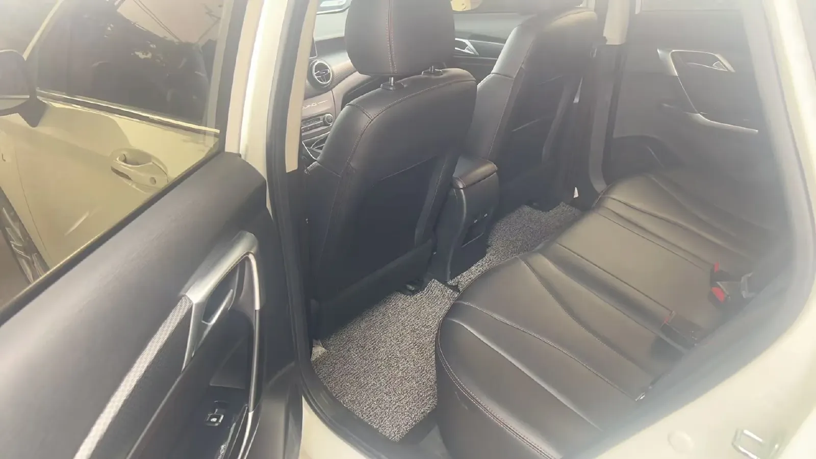 2022 Bestune B70 2.0T 224HP L4 6AT,autocango,china used car exporter,china ev exporter,chinese used car exporter,chinese used ev exporter