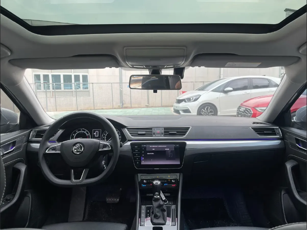 2021 Skoda Superb 1.4T 150HP L4 7DCT,autocango,china used car exporter,china ev exporter,chinese used car exporter,chinese used ev exporter