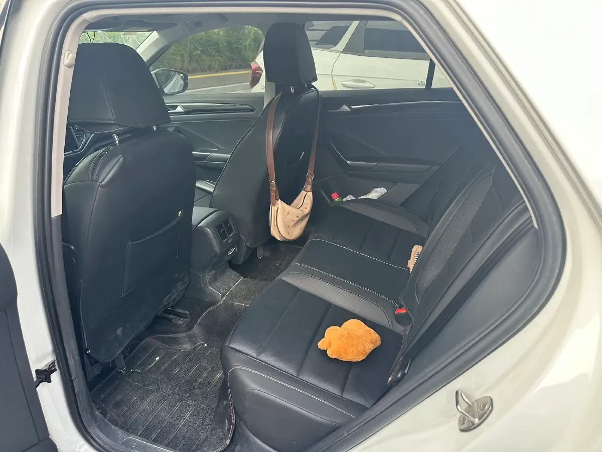 2021 Volkswagen T-Roc 1.4T 150HP L4 7DCT,autocango,china used car exporter,china ev exporter,chinese used car exporter,chinese used ev exporter