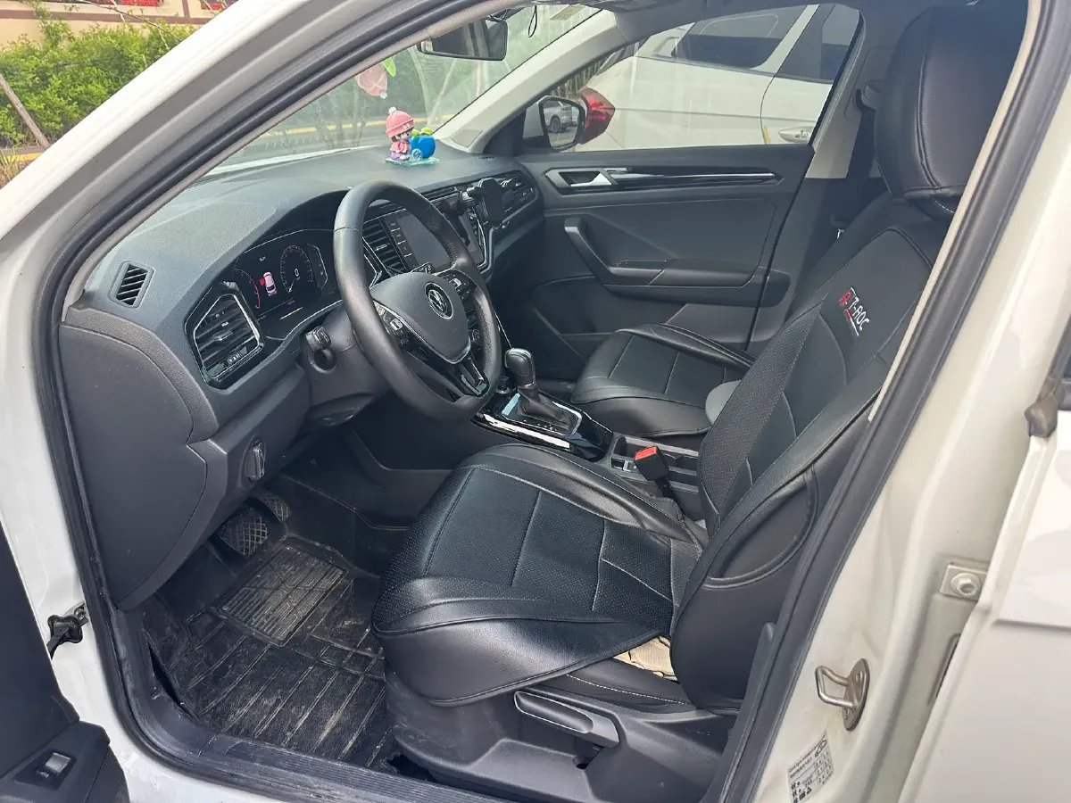 2021 Volkswagen T-Roc 1.4T 150HP L4 7DCT,autocango,china used car exporter,china ev exporter,chinese used car exporter,chinese used ev exporter