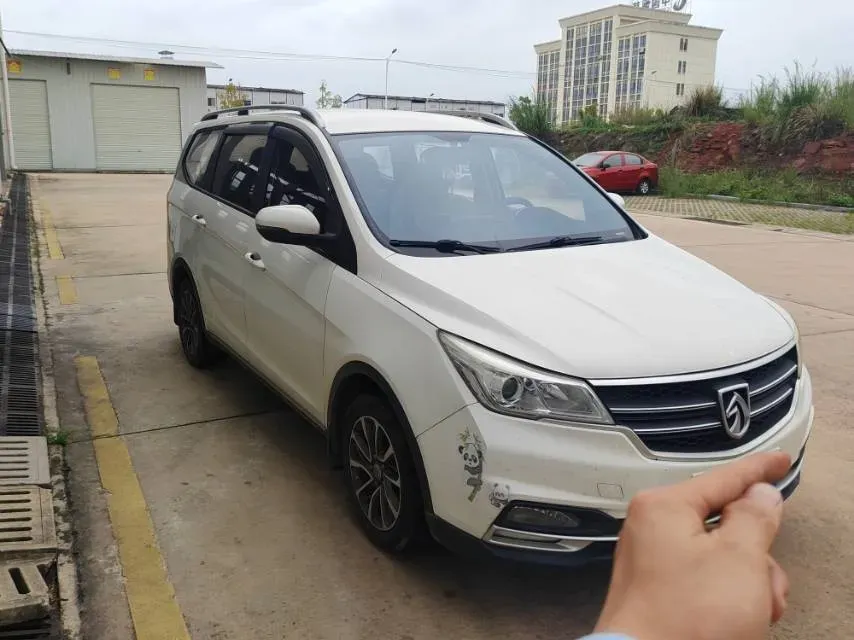 2019 BaoJun 730 1.5L 112HP L4 6MT,autocango,china used car exporter,china ev exporter,chinese used car exporter,chinese used ev exporter