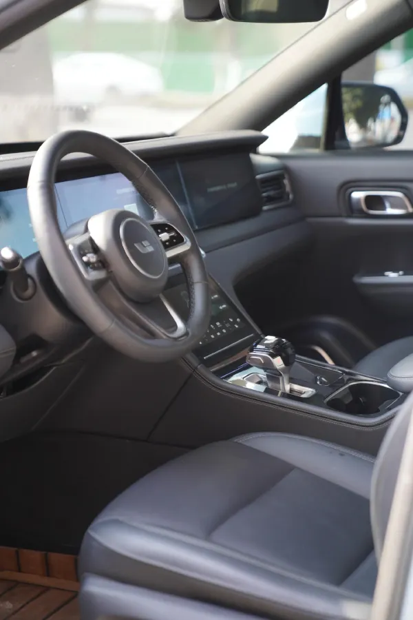 2021 Li ONE Range Extended 131HP REEV 40.5KWH,autocango,china used car exporter,china ev exporter,chinese used car exporter,chinese used ev exporter