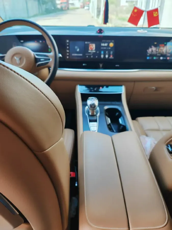 2024 Voyah Dream 1.5T 150HP L4 PHEV 43KWH,autocango,china used car exporter,china ev exporter,chinese used car exporter,chinese used ev exporter