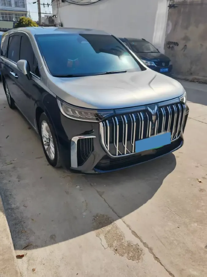 2024 Voyah Dream 1.5T 150HP L4 PHEV 43KWH,autocango,china used car exporter,china ev exporter,chinese used car exporter,chinese used ev exporter