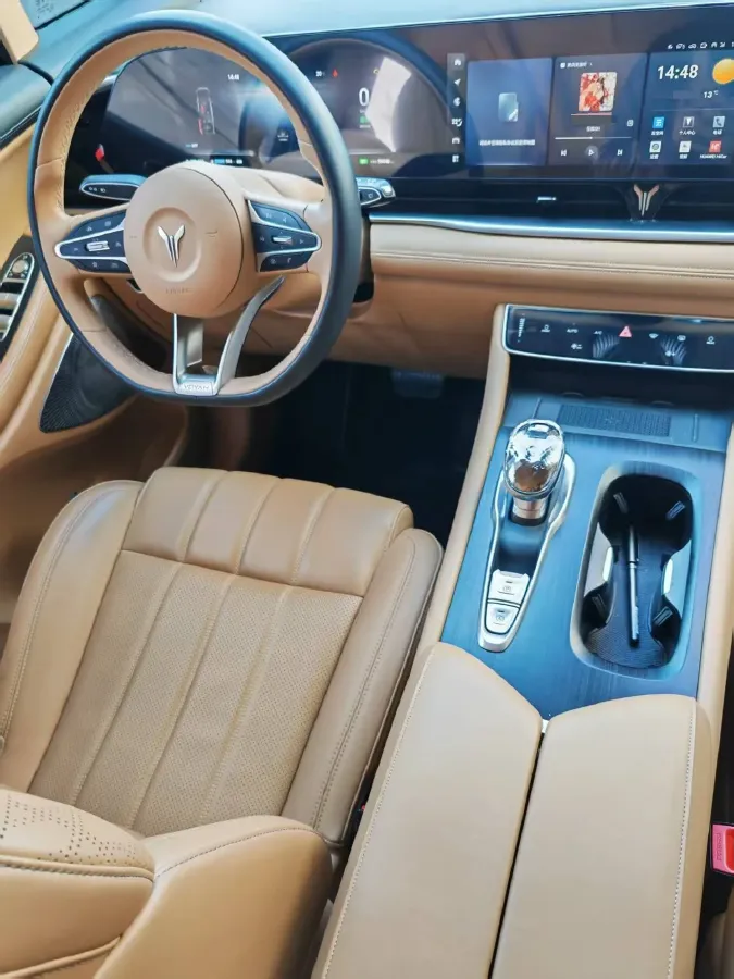 2024 Voyah Dream 1.5T 150HP L4 PHEV 43KWH,autocango,china used car exporter,china ev exporter,chinese used car exporter,chinese used ev exporter