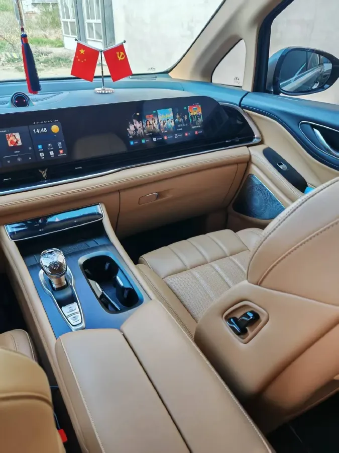 2024 Voyah Dream 1.5T 150HP L4 PHEV 43KWH,autocango,china used car exporter,china ev exporter,chinese used car exporter,chinese used ev exporter