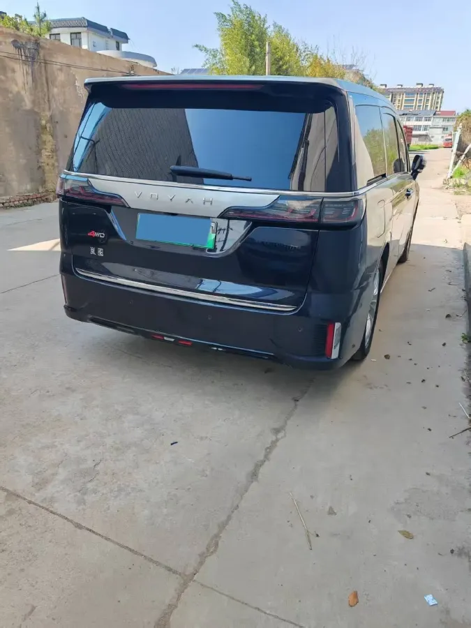 2024 Voyah Dream 1.5T 150HP L4 PHEV 43KWH,autocango,china used car exporter,china ev exporter,chinese used car exporter,chinese used ev exporter