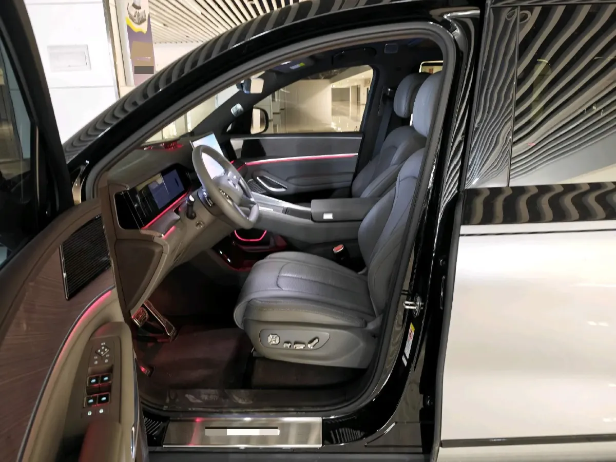 2025 Denza DenzaN9 2.0T 207HP L4 E-CVT PHEV,autocango,china used car exporter,china ev exporter,chinese used car exporter,chinese used ev exporter