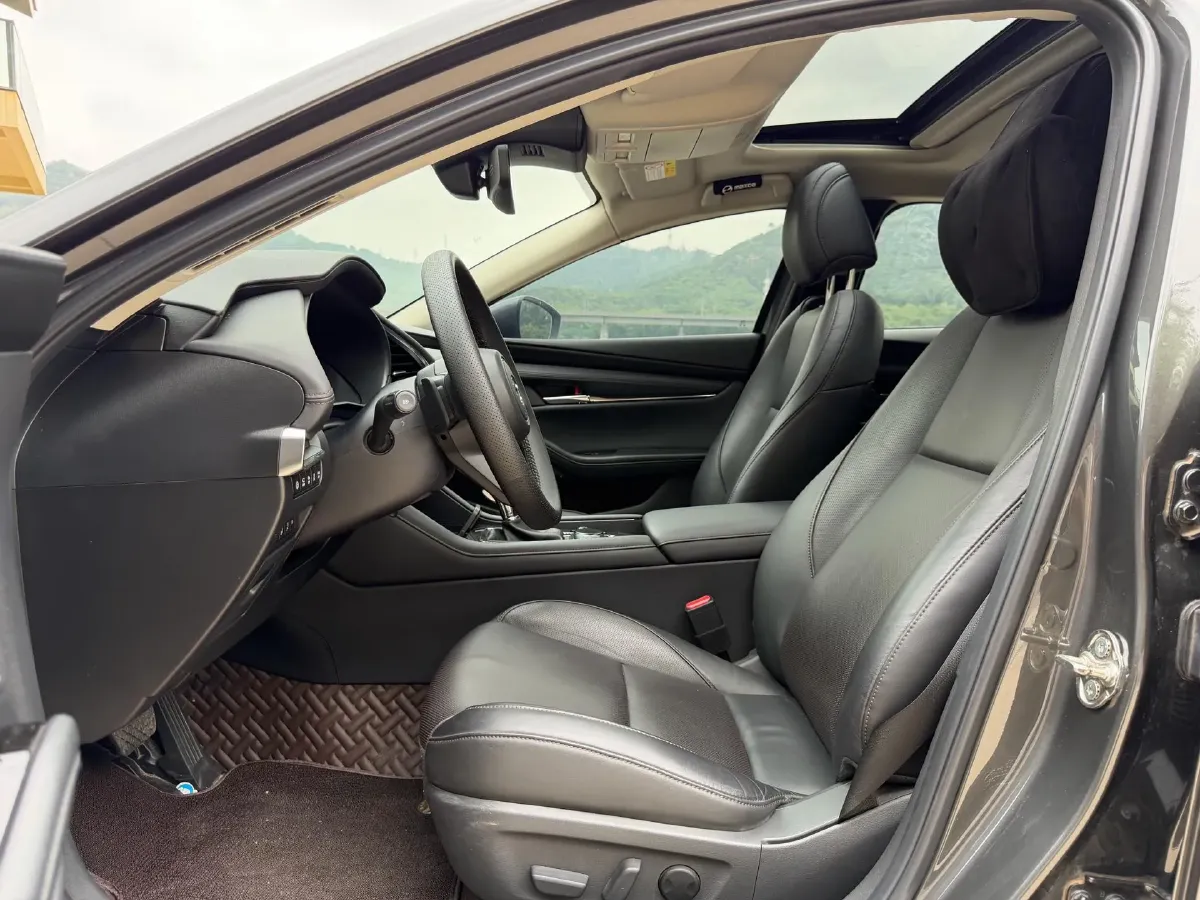 2021 Mazda 3 Axela 2.0L 158HP L4 6AT,autocango,china used car exporter,china ev exporter,chinese used car exporter,chinese used ev exporter