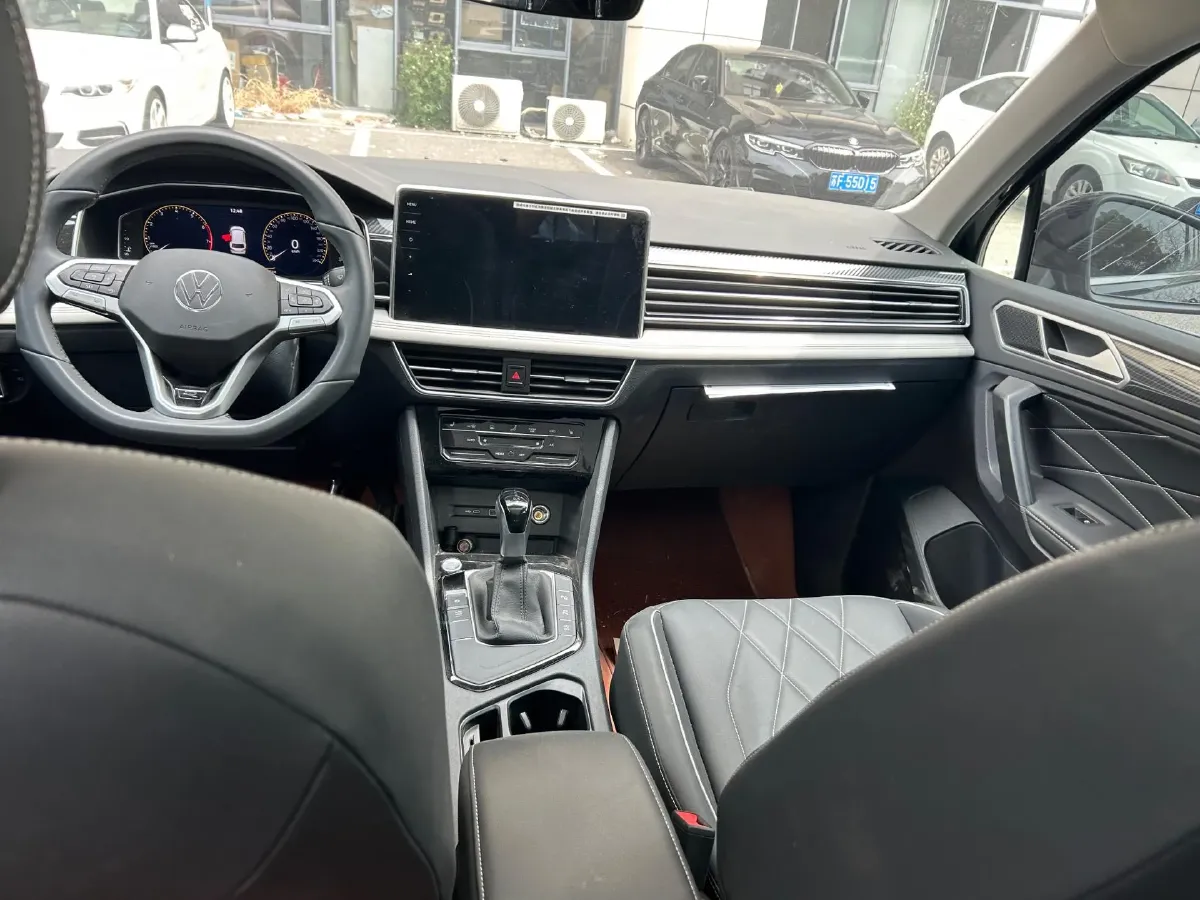 2024 Volkswagen Tiguan L 2.0T 186HP L4 7DCT,autocango,china used car exporter,china ev exporter,chinese used car exporter,chinese used ev exporter