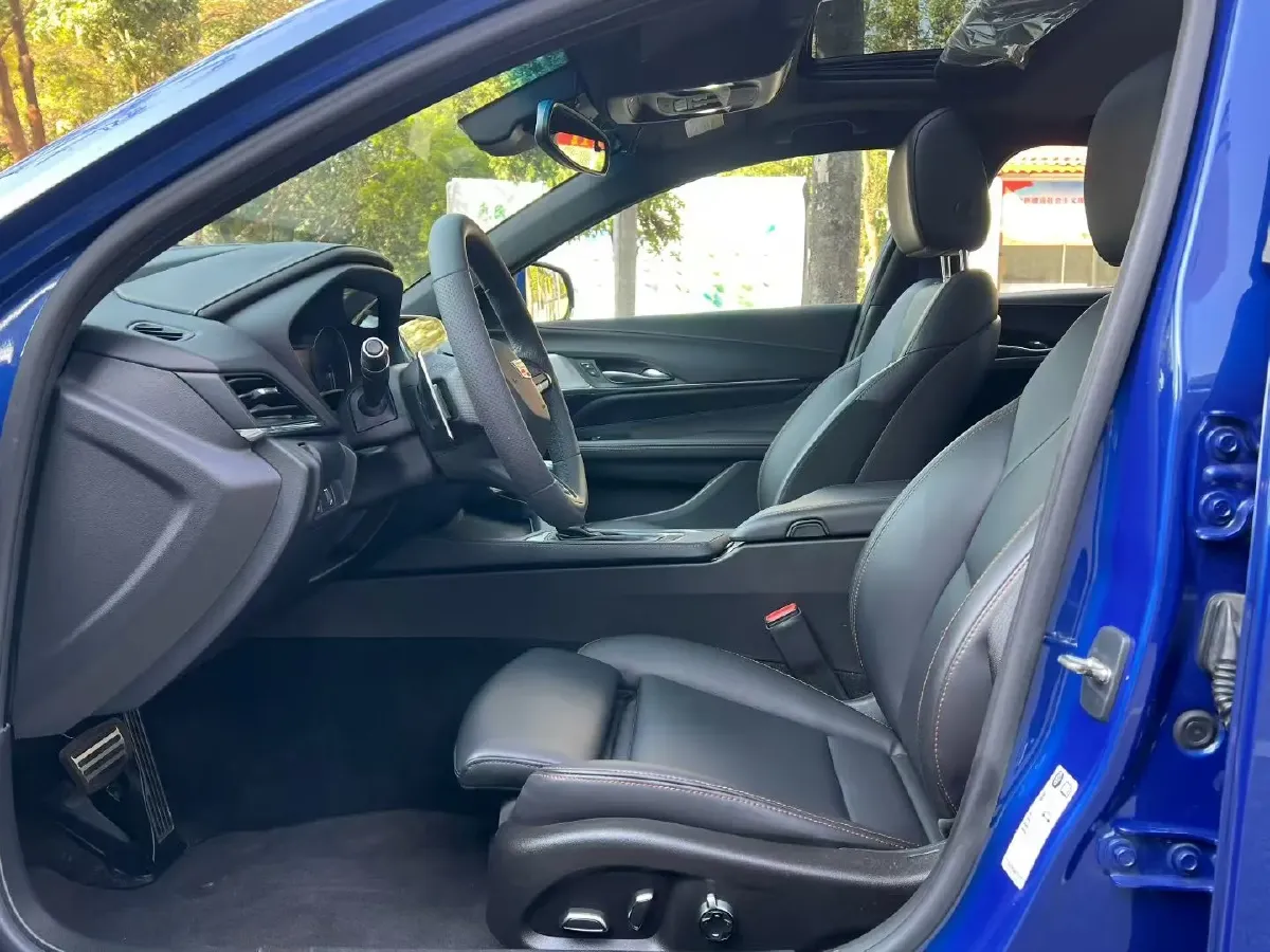 2021 Cadillac CT4 2.0T 237HP L4 8AT,autocango,china used car exporter,china ev exporter,chinese used car exporter,chinese used ev exporter