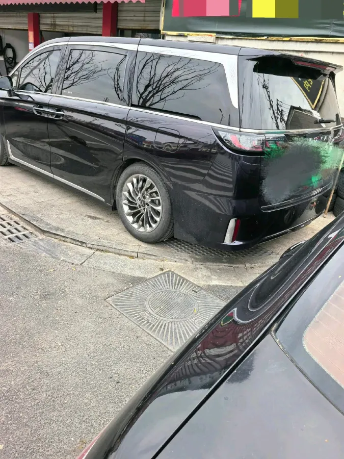 2024 Voyah Dream 1.5T 150HP L4 PHEV 43KWH,autocango,china used car exporter,china ev exporter,chinese used car exporter,chinese used ev exporter