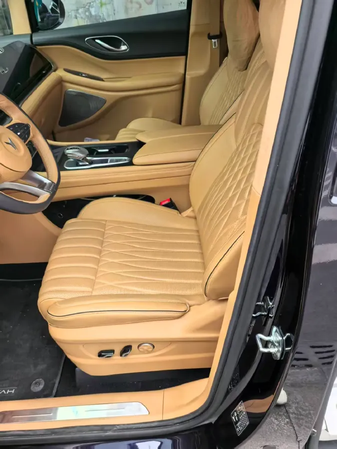 2024 Voyah Dream 1.5T 150HP L4 PHEV 43KWH,autocango,china used car exporter,china ev exporter,chinese used car exporter,chinese used ev exporter