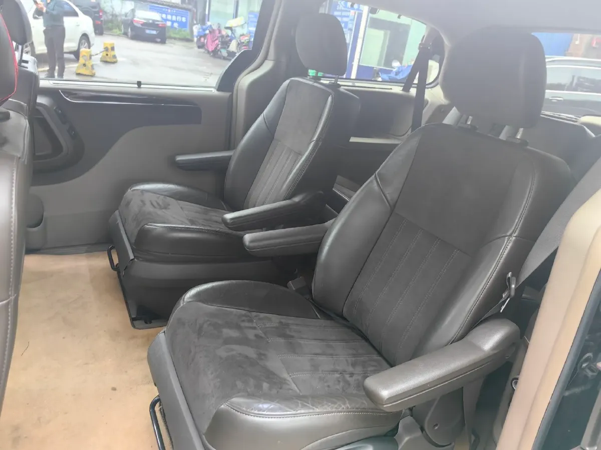 2017 Chrysler Pacifica 3.6L 279HP V6 9AT,autocango,china used car exporter,china ev exporter,chinese used car exporter,chinese used ev exporter