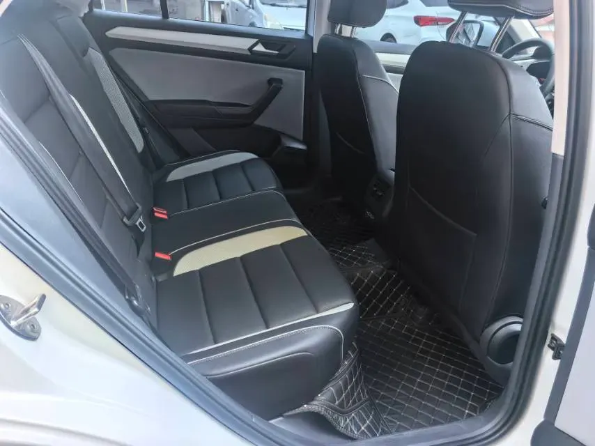 2024 Volkswagen T-Roc 1.4T 150HP L4 7DCT,autocango,china used car exporter,china ev exporter,chinese used car exporter,chinese used ev exporter