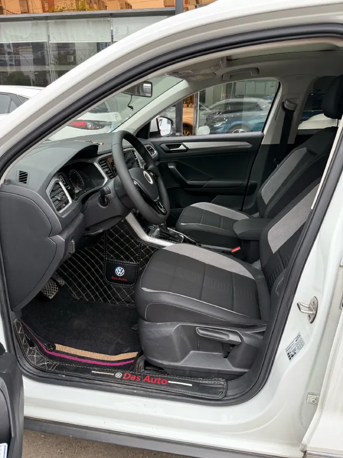 2021 Volkswagen T-Roc 1.4T 150HP L4 7DCT,autocango,china used car exporter,china ev exporter,chinese used car exporter,chinese used ev exporter