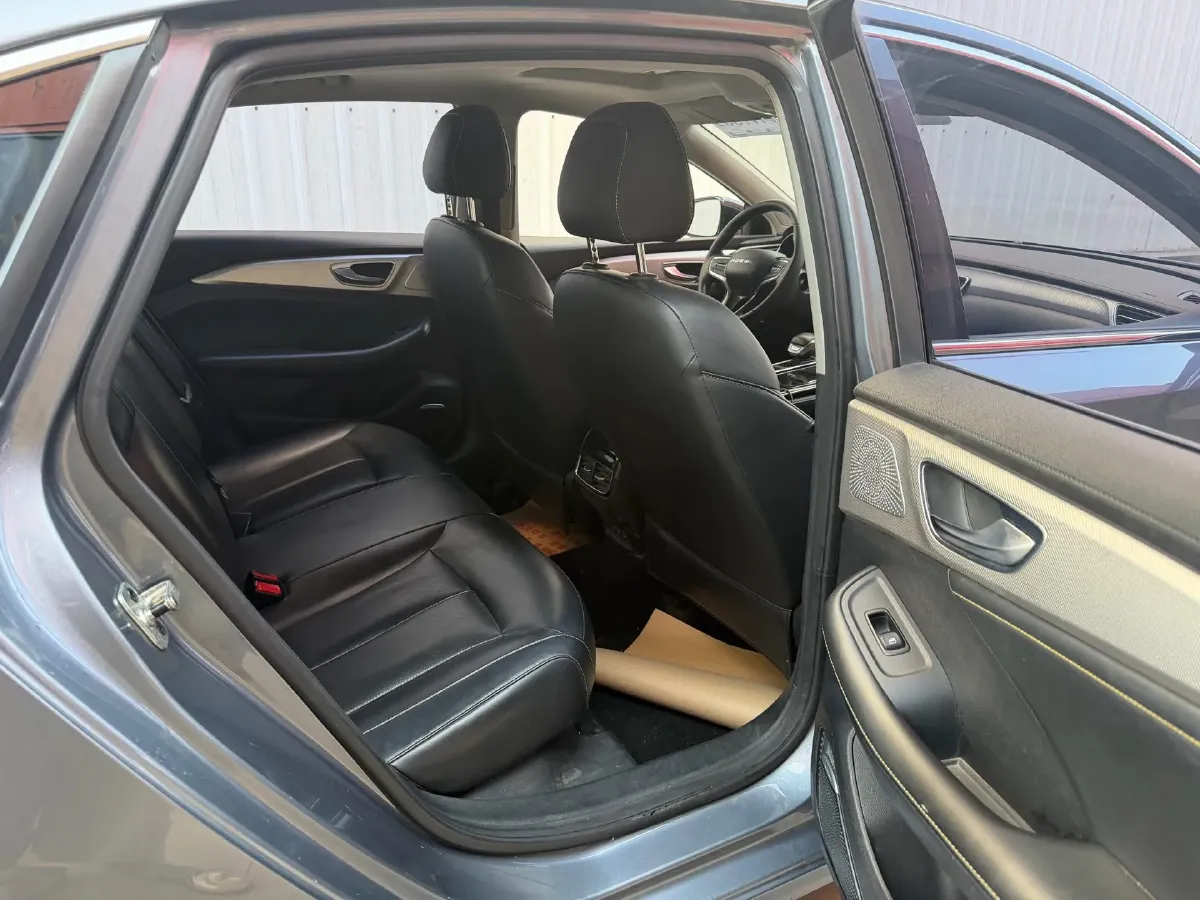 2020 Roewe i6 MAX 1.5T 169HP L4 AMT PHEV,autocango,china used car exporter,china ev exporter,chinese used car exporter,chinese used ev exporter