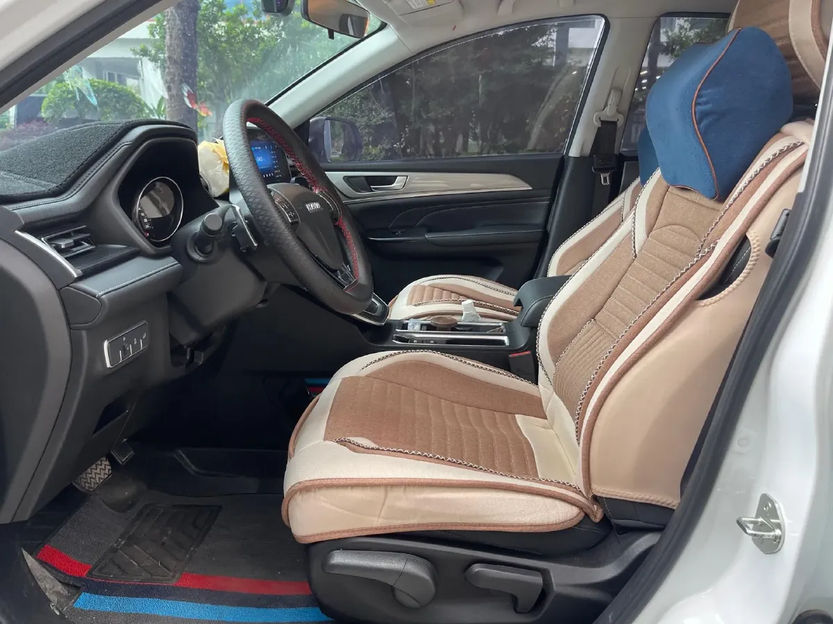 2021 Haval M6 1.5T 150HP L4 7DCT,autocango,china used car exporter,china ev exporter,chinese used car exporter,chinese used ev exporter