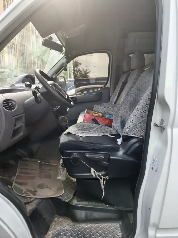 2020 MAXUS XinTu V80 2.5T 136HP L4 6MT,autocango,china used car exporter,china ev exporter,chinese used car exporter,chinese used ev exporter