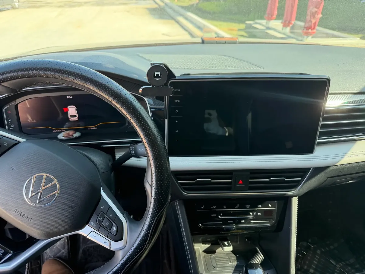 2024 Volkswagen Tiguan L 2.0T 186HP L4 7DCT,autocango,china used car exporter,china ev exporter,chinese used car exporter,chinese used ev exporter