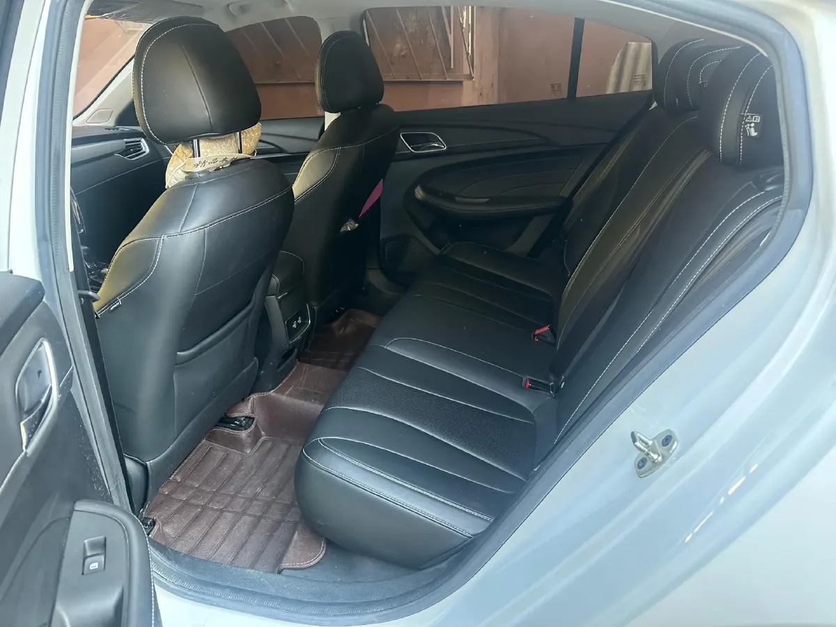 2020 Roewe i5 1.5L 120HP L4 CVT,autocango,china used car exporter,china ev exporter,chinese used car exporter,chinese used ev exporter