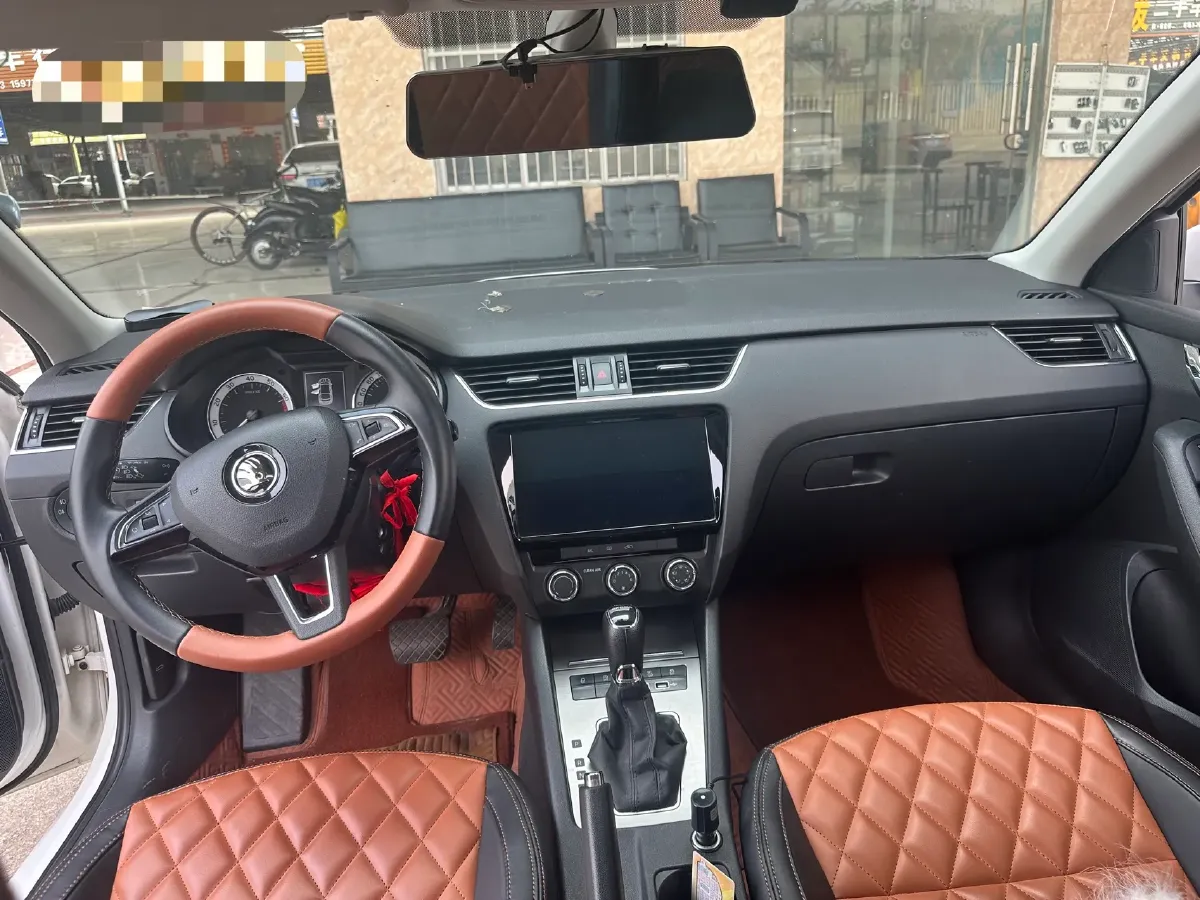 2021 Skoda Octavia 1.5L 113HP L4 6AT,autocango,china used car exporter,china ev exporter,chinese used car exporter,chinese used ev exporter