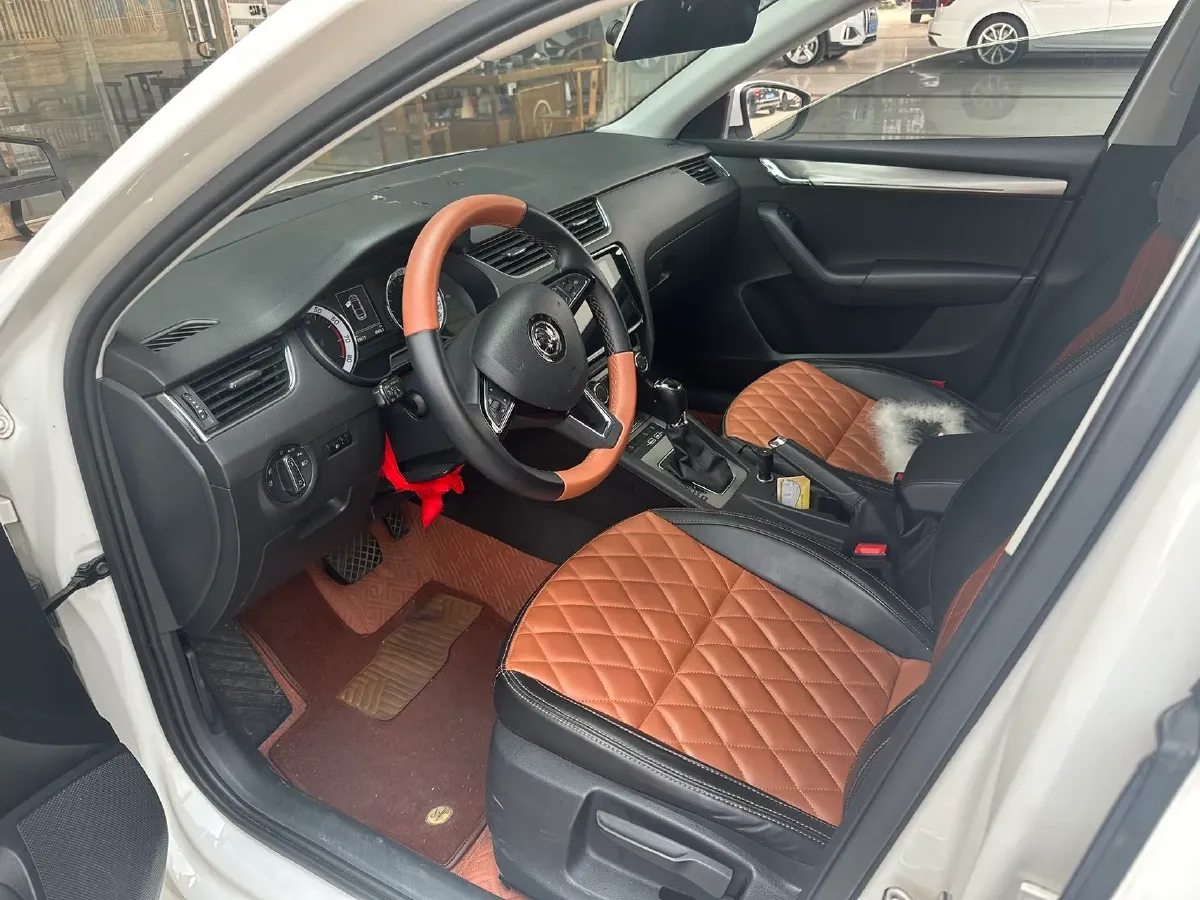 2021 Skoda Octavia 1.5L 113HP L4 6AT,autocango,china used car exporter,china ev exporter,chinese used car exporter,chinese used ev exporter