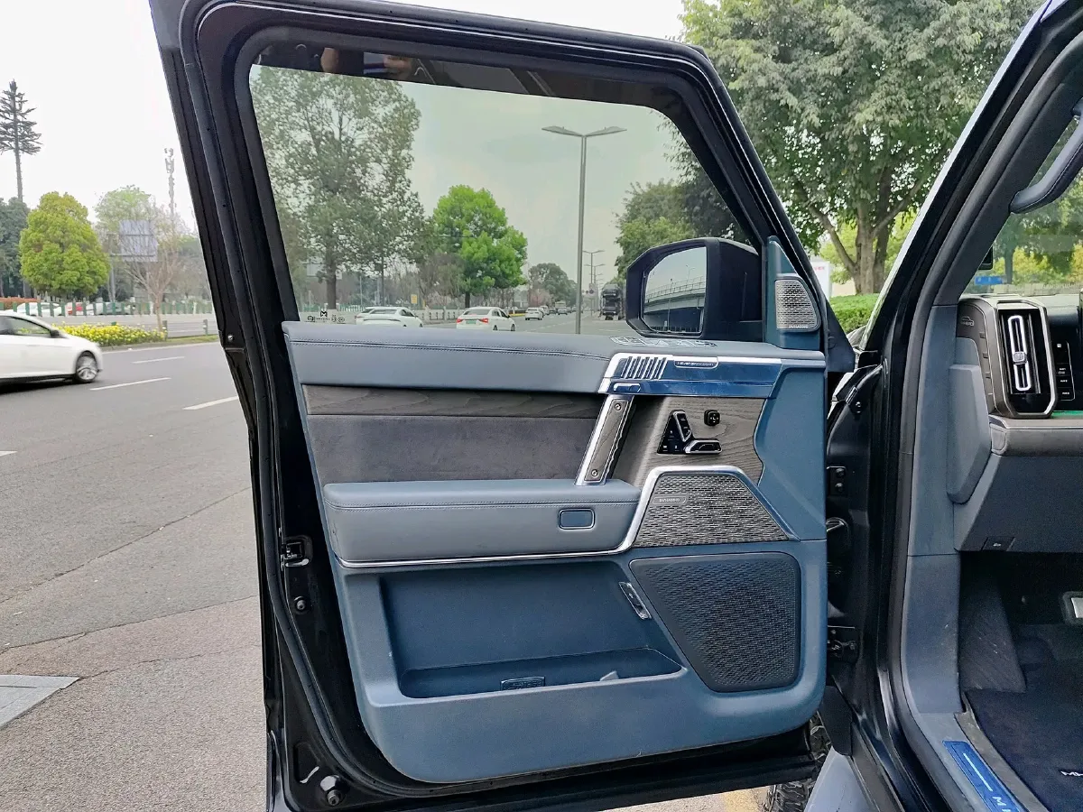 2023 M Hero 917 REEV 197HP 2AT REEV 65.8KWH,autocango,china used car exporter,china ev exporter,chinese used car exporter,chinese used ev exporter