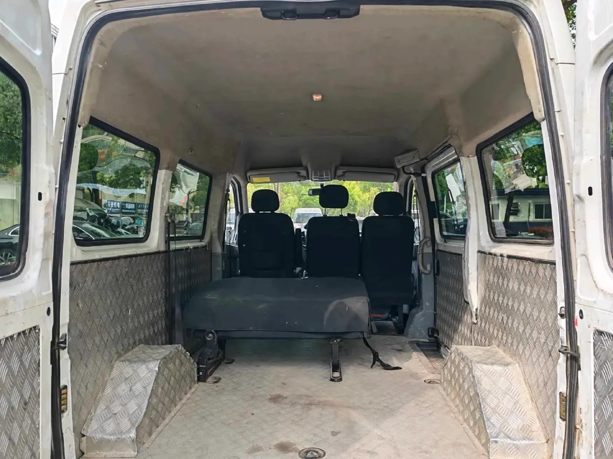 2023 MAXUS XinTu V80 2.0T 127HP L4 6MT,autocango,china used car exporter,china ev exporter,chinese used car exporter,chinese used ev exporter