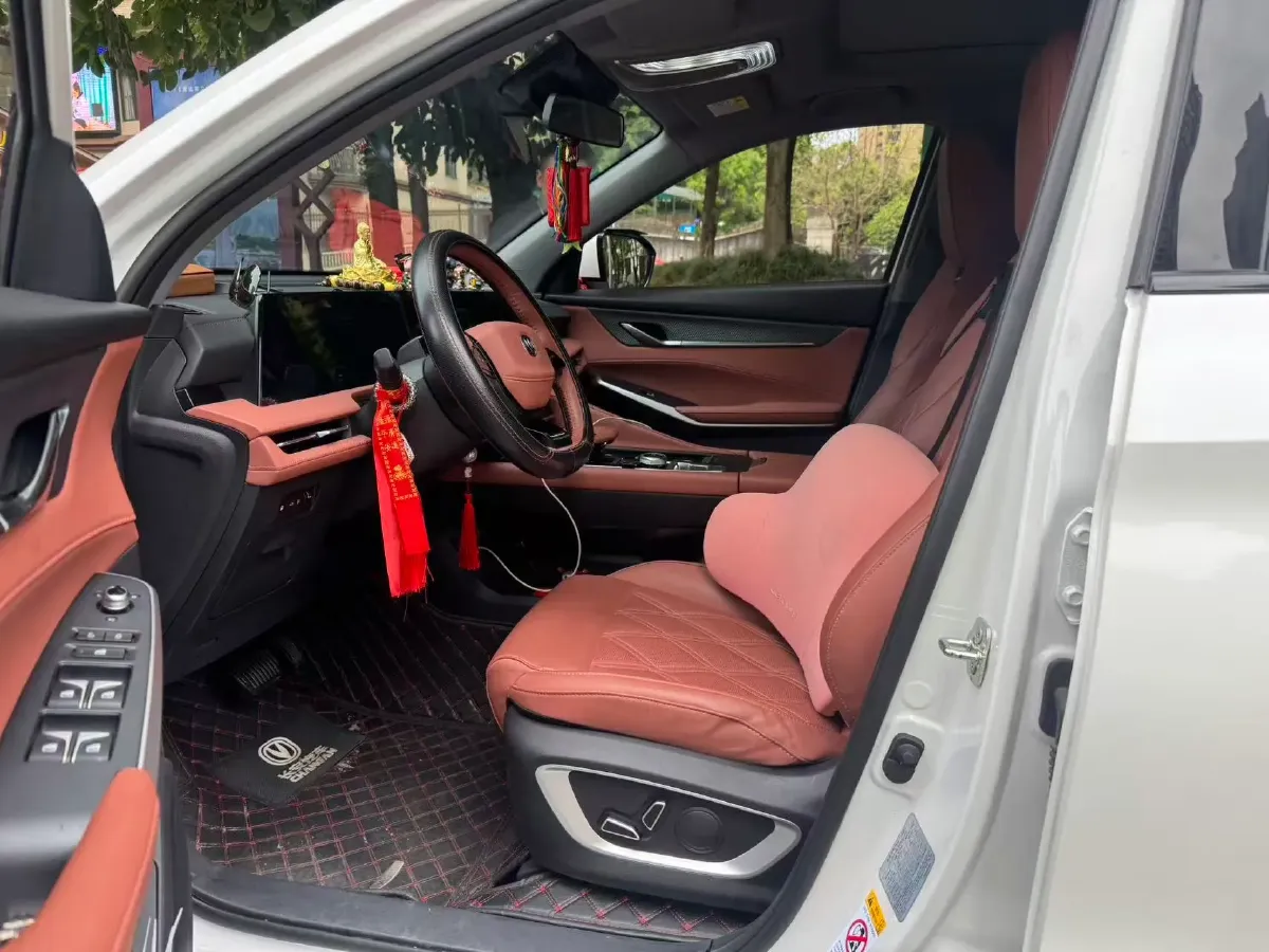 2022 ChangAn CS75 Plus 1.5T 188HP L4 8AT,autocango,china used car exporter,china ev exporter,chinese used car exporter,chinese used ev exporter